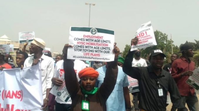 Nigerian-students-protest-ASUU-strike--768x576